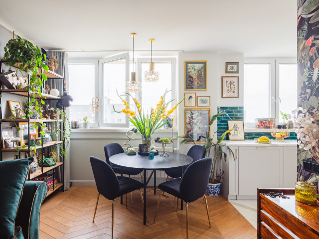 Okrągły stół jadalniany w kawalerce