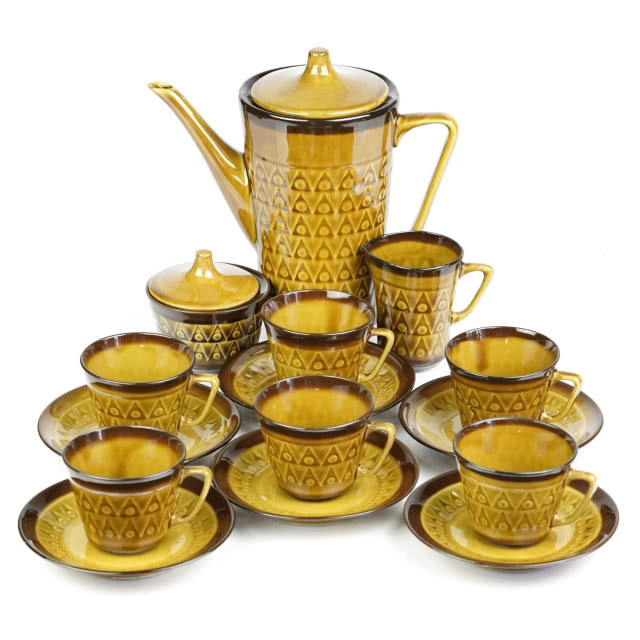 brązowy serwis kawowy