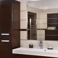 Cegła w kuchni, w salonie, w holu - dom pod Warszawą