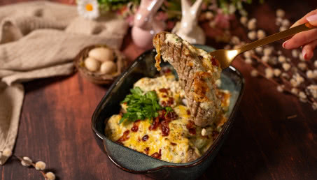 Zapiekana biała kiełbasa w sosie musztardowym