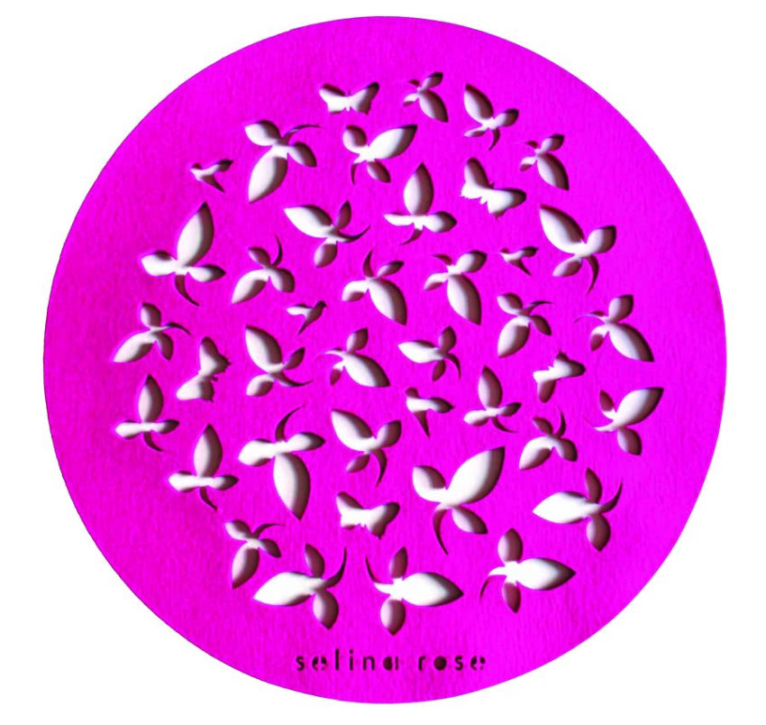 Okrągły dywan z serii Botanica w kolorze magenta.