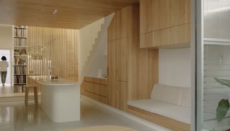 Fornir drewniany wraca do łask! Jak wykorzystać jego potencjał?