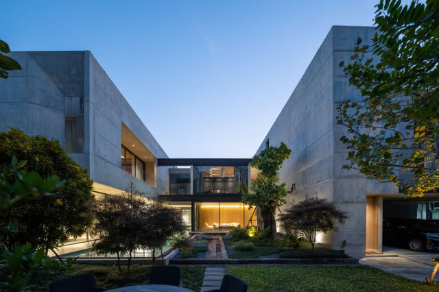 rezydencja z pięcioma dziedzińcami