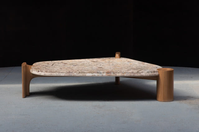 Biały stolik kawowy z kolekcji Flora