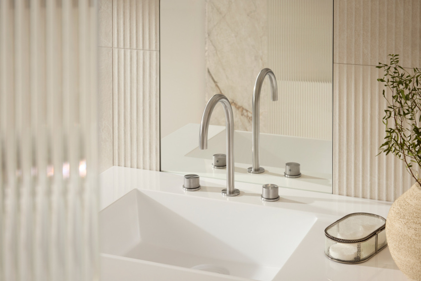 Smukła wylewka i subtelne uchwyty baterii...