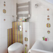 Cegła w kuchni, w salonie, w holu - dom pod Warszawą