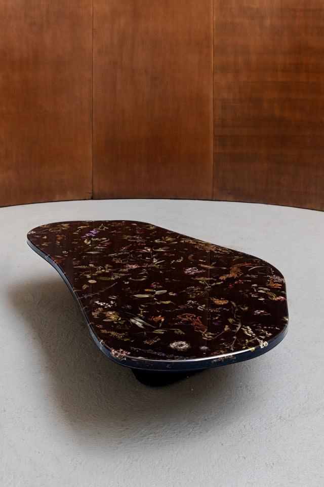 Brązowy stolik kawowy z kolekcji Flora