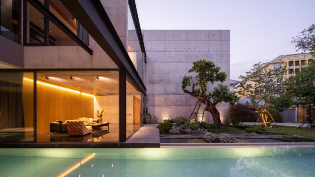 rezydencja z pięcioma dziedzińcami