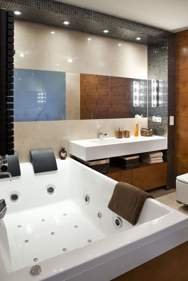 Łazienka z jacuzzi.