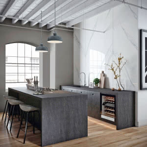 Czym pokryć ścianę w salonie?