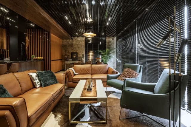 Ciepłe odcienie w salonie