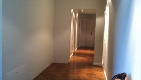 Jak urządzić długi przedpokój?