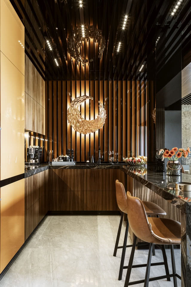 Drewniano czarna kuchnia