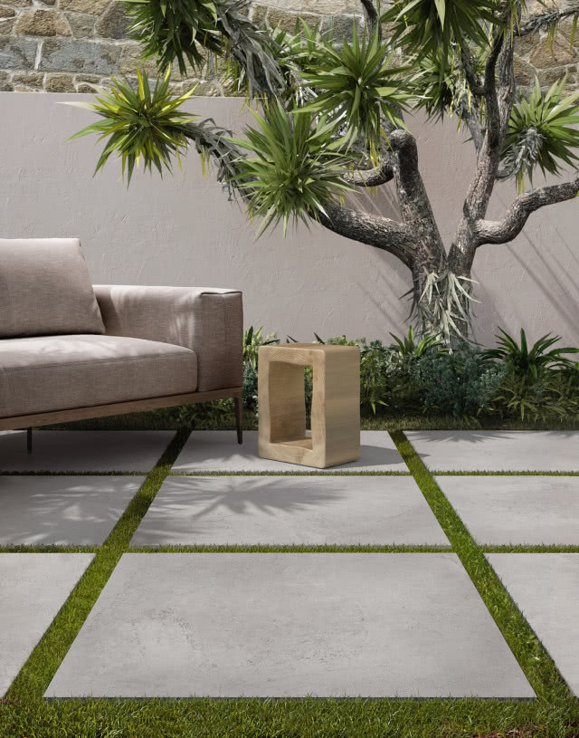 taras zrobiony z kamienia i trawy