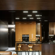 Szykowny apartament w ciemnych kolorach