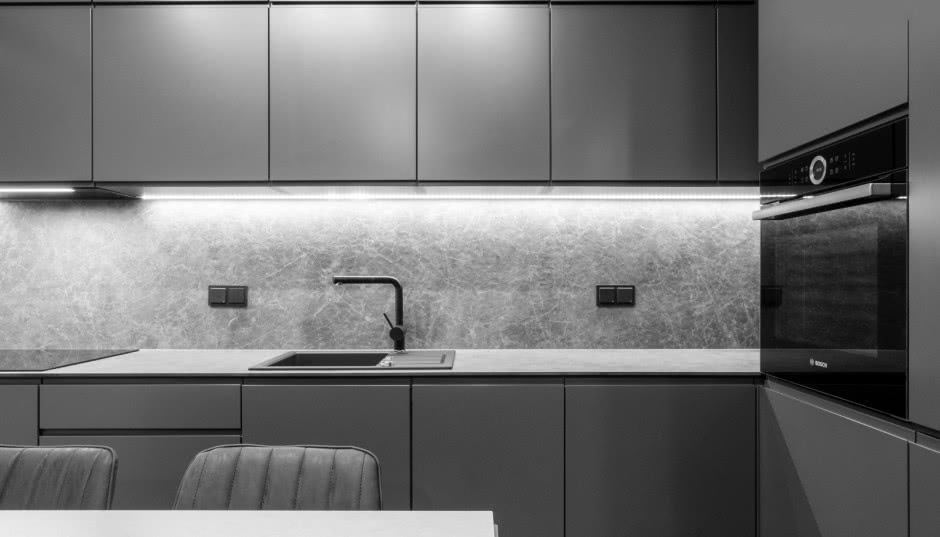 Czysty minimalizm - mieszkanie całe w szarości