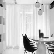 Minimalistyczne mieszkanie w Krakowie - dominuje w nim czerń i biel!