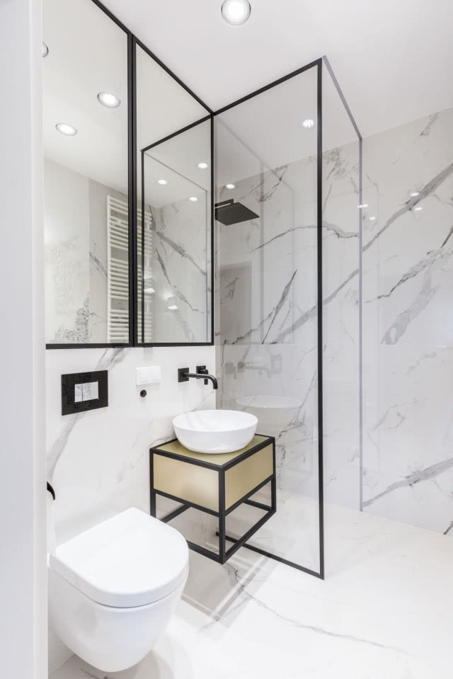 Łazienka w białym marmurze