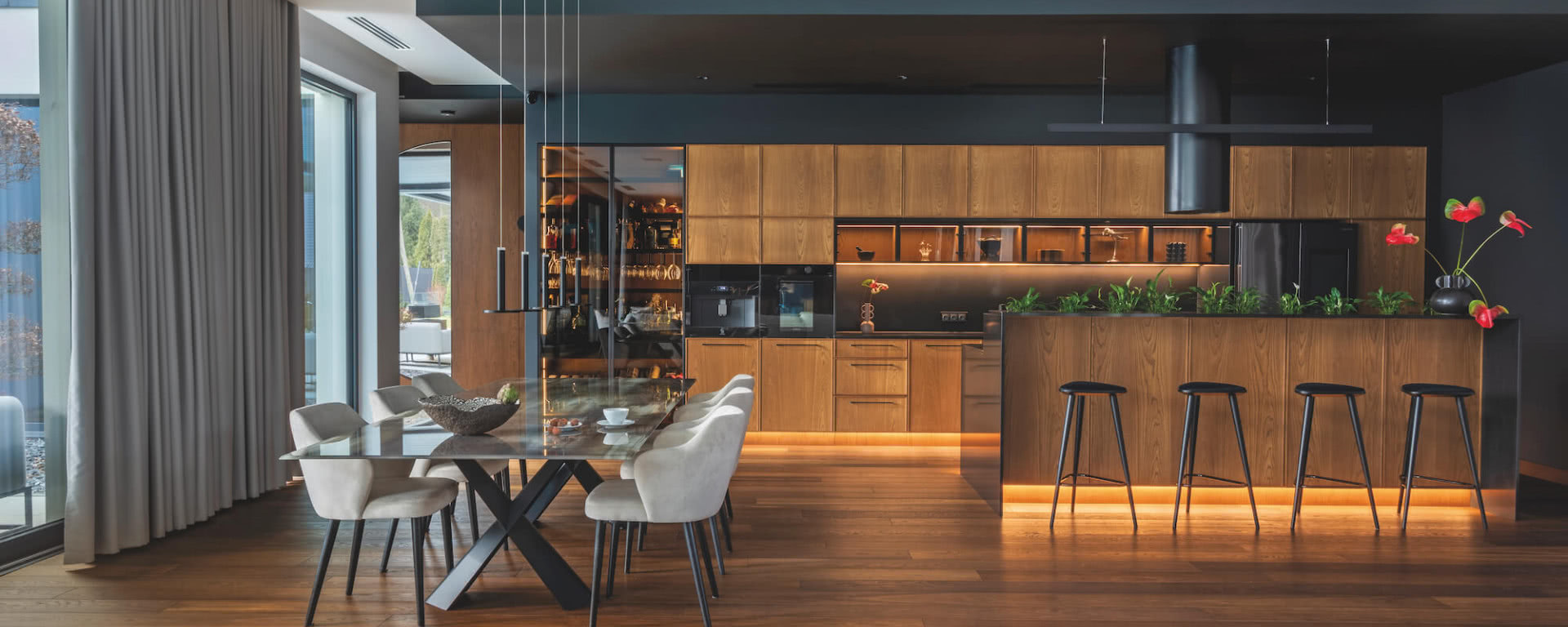 Drewno, fortepian, przestrzeń. Wnętrze domu tak wyraziste, jak jego właściciele