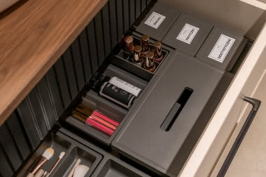 Jakie są najlepsze sposoby na optymalne wykorzystanie miejsca w łazienkowych szufladach?