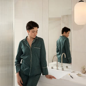 Trend quiet luxury podbija polskie wnętrza. Zobacz, jak wprowadzić go do łazienki