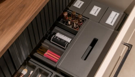 Jakie są najlepsze sposoby na optymalne wykorzystanie miejsca w łazienkowych szufladach?