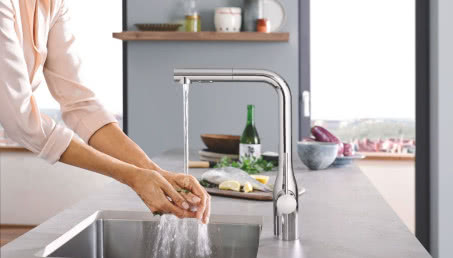 Bezdotykowa kontrola nad przepływem wody z GROHE FootControl