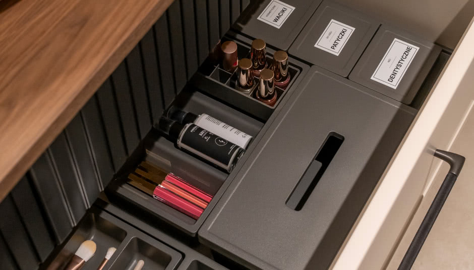 Jakie są najlepsze sposoby na optymalne wykorzystanie miejsca w łazienkowych szufladach?