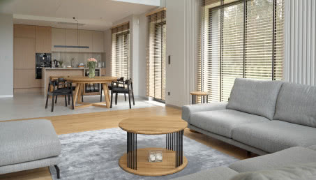 Ta rodzinna pracownia stolarska tworzy w pełni spersonalizowane stoły!