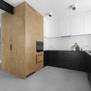 Minimalistyczne mieszkanie w Krakowie - dominuje w nim czerń i biel!