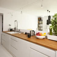 Z antresolą - mieszkanie-pracownia projektantki