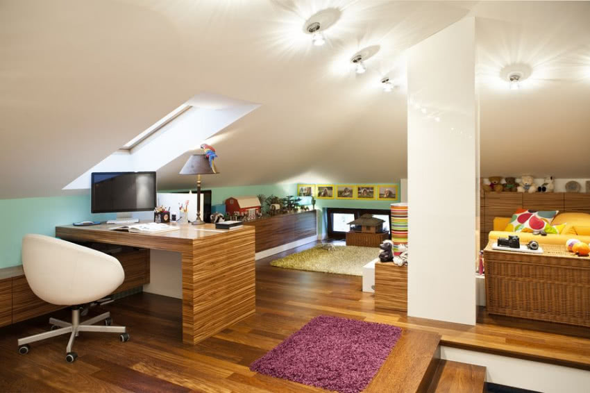 W pokoju dziecięcym surowość bieli przełamuje...