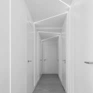 Minimalistyczne mieszkanie w Krakowie - dominuje w nim czerń i biel!