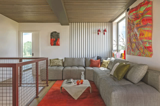 strefa relaksu na piętrze w domu z kontenerów