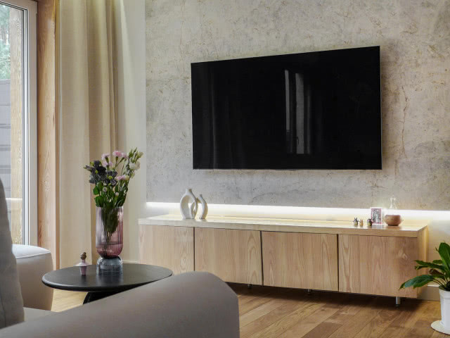 ściana z tv - kamień