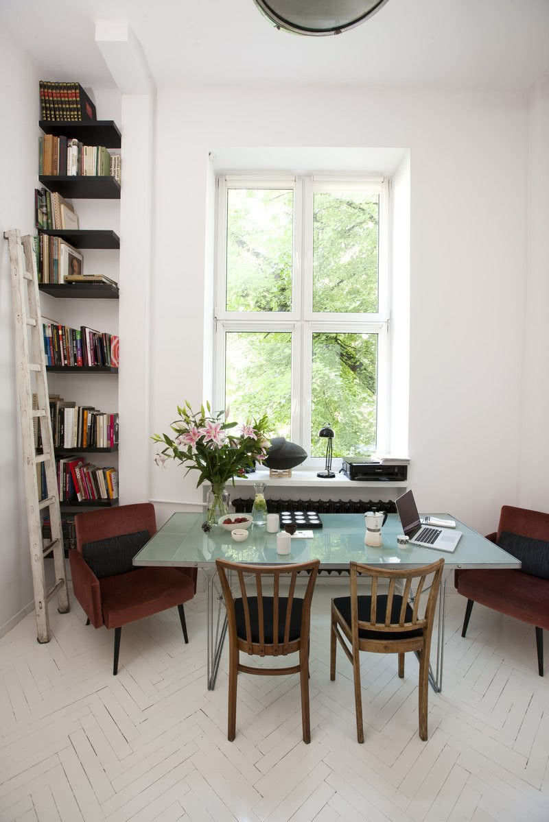 Ten szklany stół to zarówno serce jadalni, jak i...