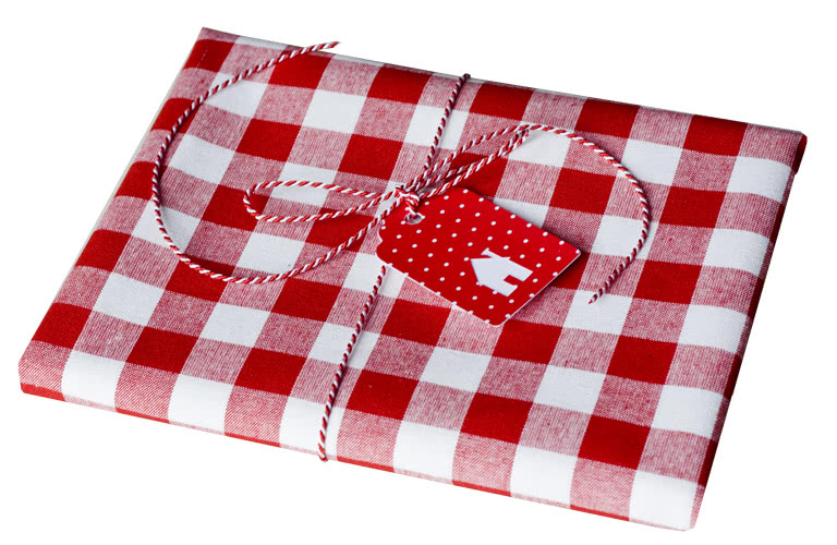 Obrus w czerwoną kratę, Dekodom 