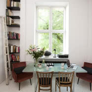 Z antresolą - mieszkanie-pracownia projektantki