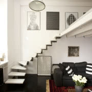 Kuchnia - białe meble i drewniany blat