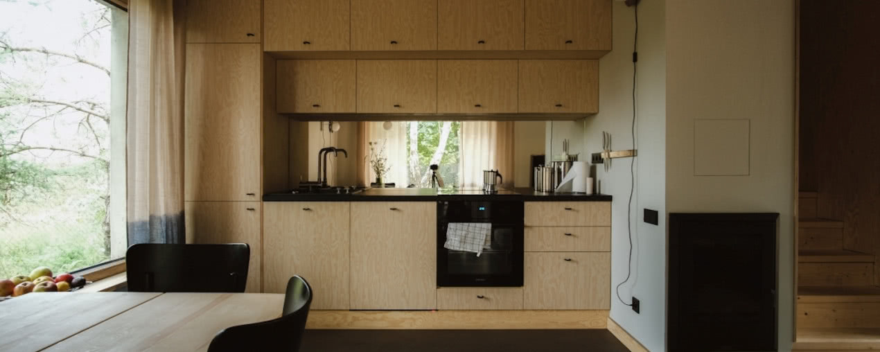 Letnisko wśród drzew - historia domu zakorzenionego w naturze