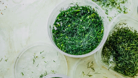 Zapomnijcie o mrożeniu. Koperek będzie długo świeży dzięki tej jednej rzeczy