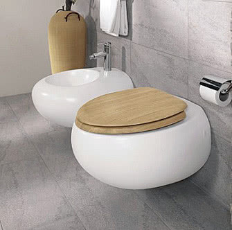 Biel z drewnem - nowoczesna łazienka