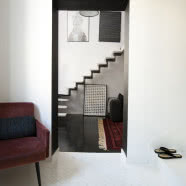 Z antresolą - mieszkanie-pracownia projektantki