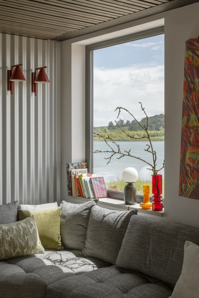 ściany z blachy w domu z kontenerów