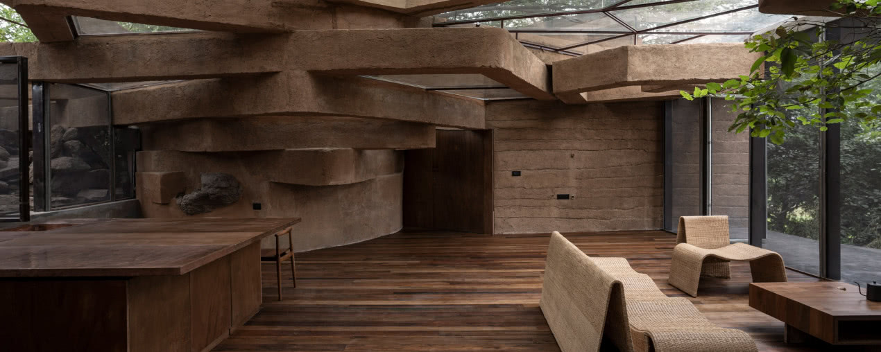 Rzeźbiarski dom w Indiach. Powstał z 4000 plastikowych butelek!