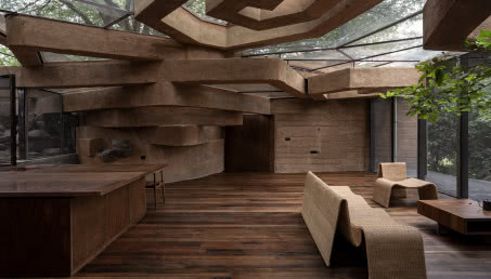 Rzeźbiarski dom w Indiach. Powstał z 4000 plastikowych butelek!