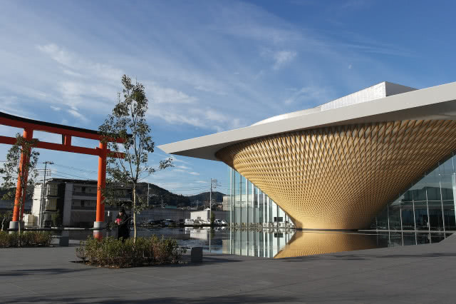 widok na budynek Shizunoka Prefectural Mount Fuji World Heritage Centre