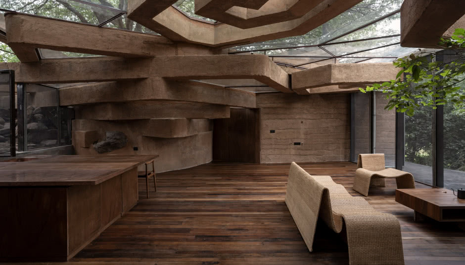 Rzeźbiarski dom w Indiach. Powstał z 4000 plastikowych butelek!