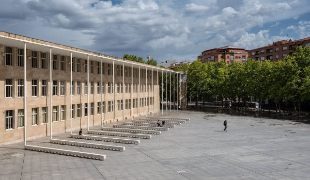 Plac Ayuntamiento przed ratuszem miasta Logrono