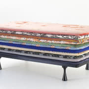 Specyficzną estetykę szkocko-hinduskiego duetu...